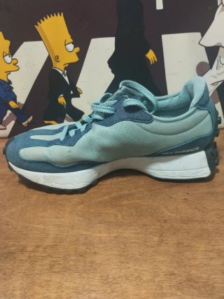 New Balance 327