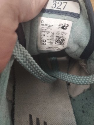 New Balance 327