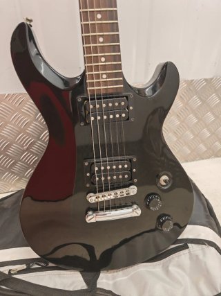 Guitarra Cort M200 + Amplificador Line 6 Spider IV