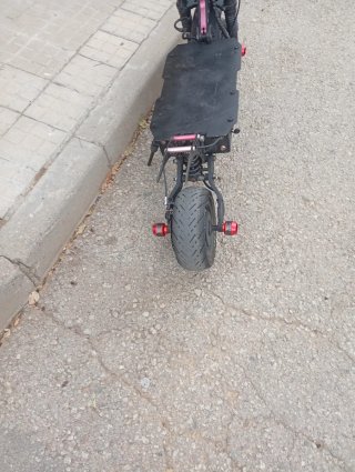 Patinete Eléctrico Negro con Luces LED