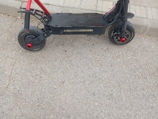 Patinete Eléctrico Negro con Luces LED