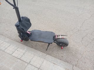 Patinete Eléctrico Negro con Luces LED