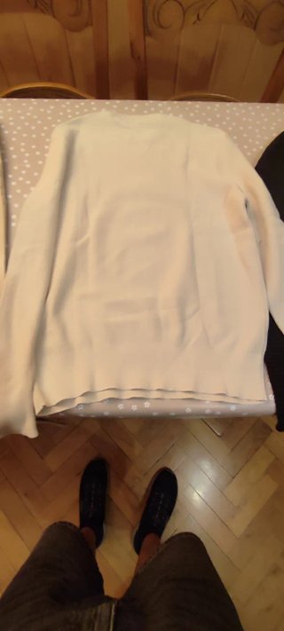 Lote 2 jerseys y 1 pantalón Talla S y 42.