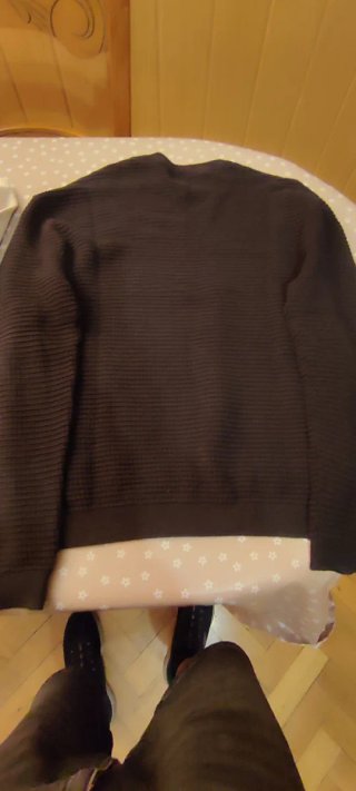 Lote 2 jerseys y 1 pantalón Talla S y 42.