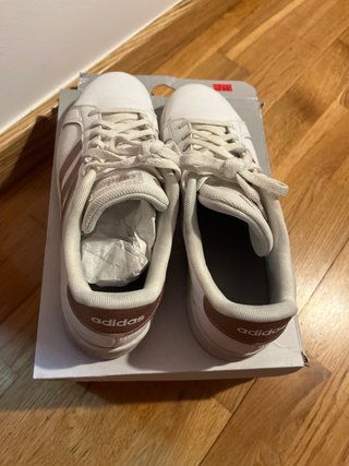 Zapatillas Adidas Blancas y Rosas