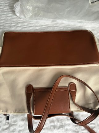 Bolso  Beige Nuevo con Monedero