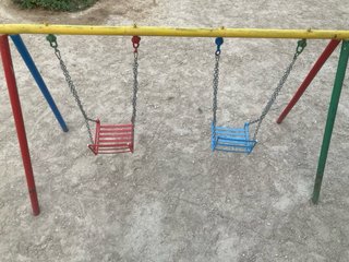 Columpio infantil de hierro