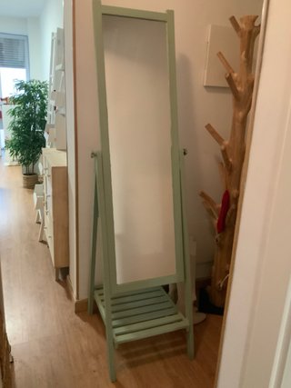 Espejo de pie de madera verde Ikea