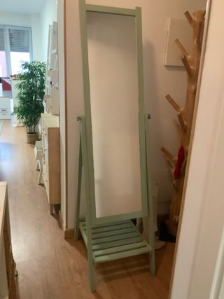 Espejo de pie de madera verde Ikea