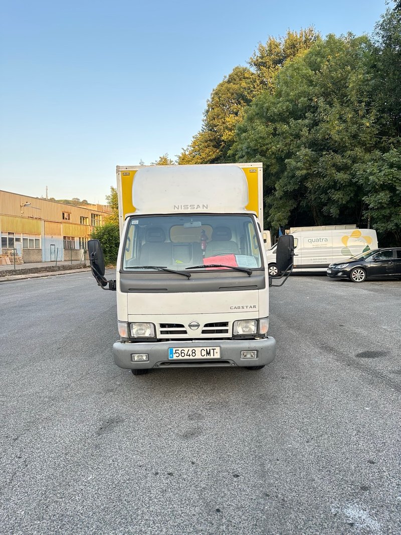 Nissan Cabstar 2003 - foto 1