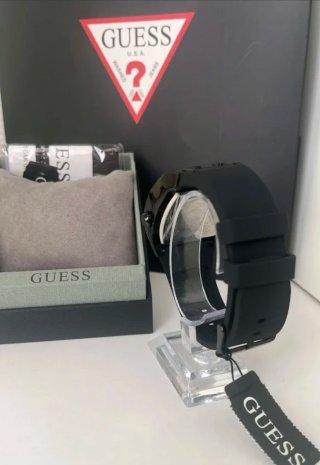 Reloj Guess Negro y Dorado