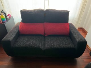 Sofá de tela negro y rojo extensible