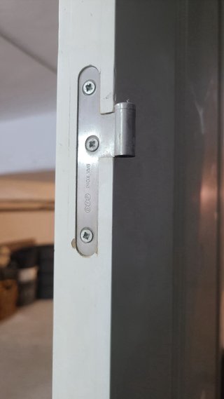 Puerta de madera blanca