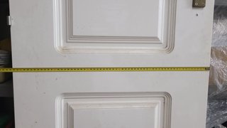 Puerta de madera blanca