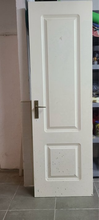 Puerta de madera blanca