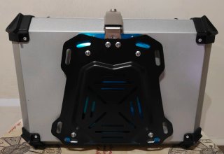 Baúl de moto aluminio negro y plata 65 L