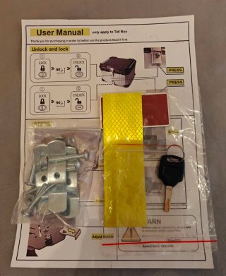 Baúl de moto aluminio negro y plata 65 L