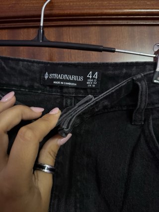 Falda vaquera negra midi con abertura