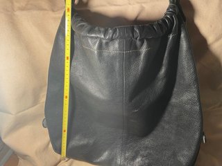 Bolso de piel negro de calidad