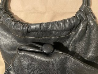 Bolso de piel negro de calidad