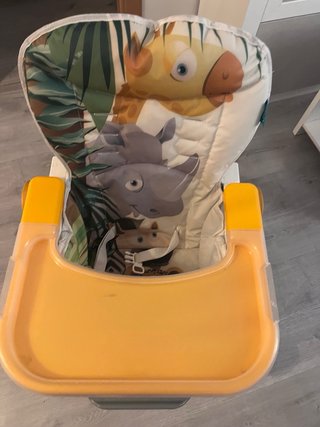 Trona infantil ajustable en altura