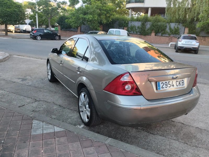 Ford Mondeo 2004 - foto 1