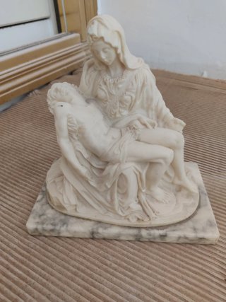 Figura religiosa Pietà mármol