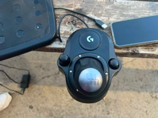 Volante Logitech PS4/PS5 con Pedales