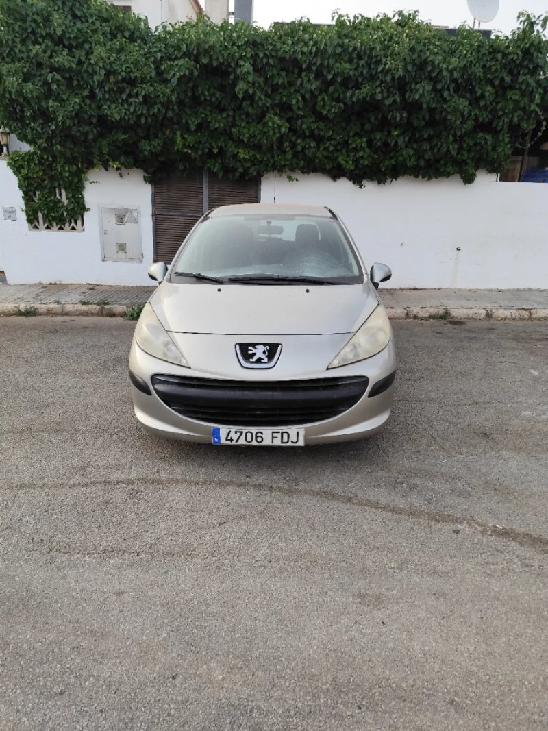 Peugeot 207 - foto 1