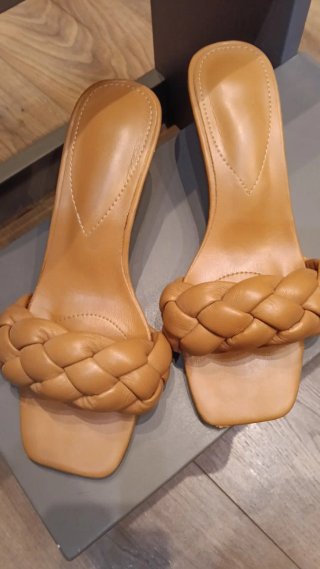 Sandalias Mules Camel Trenzadas