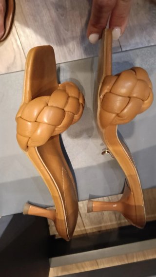 Sandalias Mules Camel Trenzadas