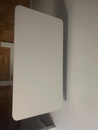 Mesa elevable blanca regulable