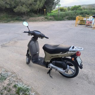 Honda Scooter Dorado y Negro