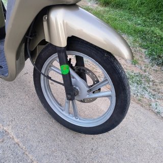 Honda Scooter Dorado y Negro