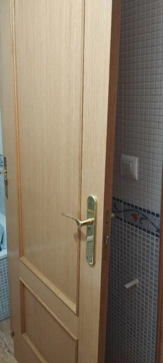 Puertas de roble con manivela, económicas.