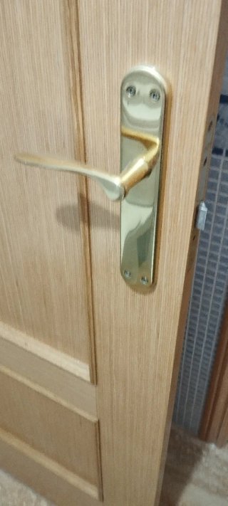 Puertas de roble con manivela, económicas.