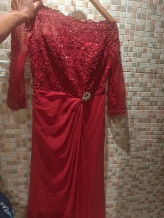 Vestido fiesta burdeos con pedrería