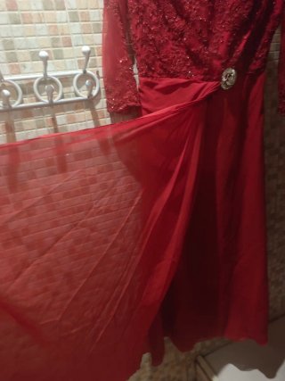 Vestido fiesta burdeos con pedrería