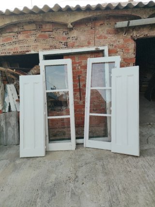 Ventana antigua madera blanca