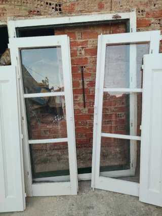 Ventana antigua madera blanca