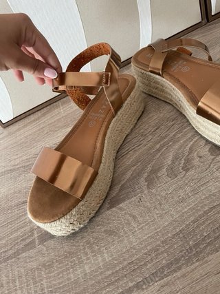 Sandalias MARYPAZ Plataforma Marrón/Dorado Talla 3