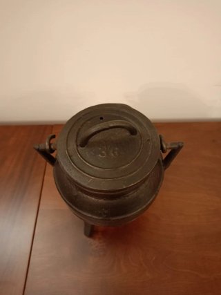 Pote pequeño de hierro fundido