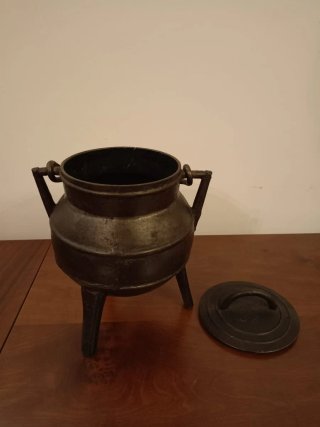 Pote pequeño de hierro fundido