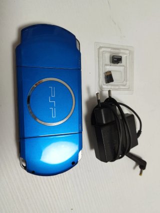 PSP 3000 Blu + 50 giochi + caricabatterie