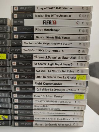 PSP 3000 Blu + 50 giochi + caricabatterie