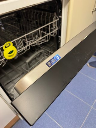 Lavavajillas Midea casi nuevo