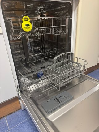 Lavavajillas Midea casi nuevo
