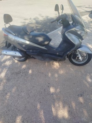 Maxi Scooter Negra