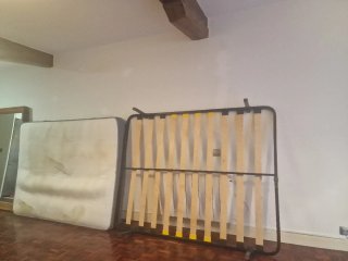 Cama completa gris y blanca