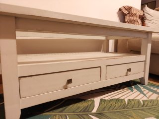 Mesa de centro de madera decapada y cristal